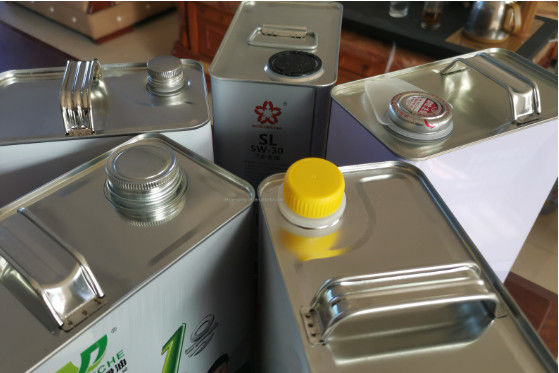 مربع 4L F النمط المحرك زيت القصدير علبة طويلة مع البوق لزيت المحرك